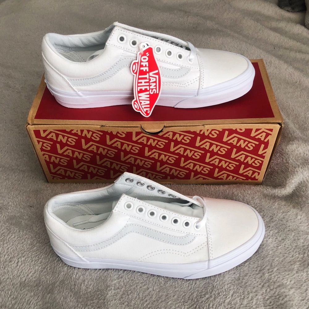 *BRAND NEW* White Vans (Box & Tags Included)